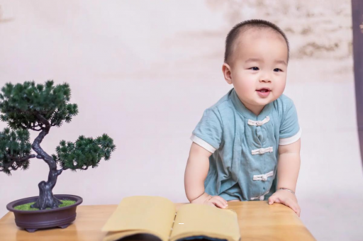 丹东宝宝脸上小白点